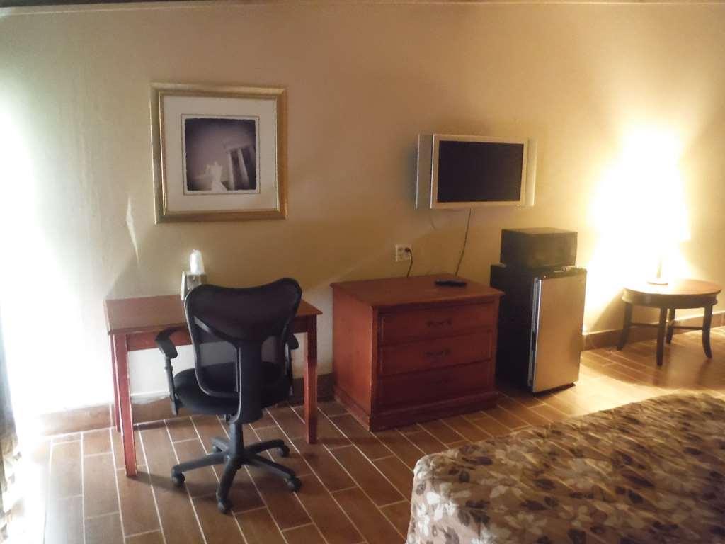 Budgetel Inn & Suites Hotel Grand Rapids Room photo